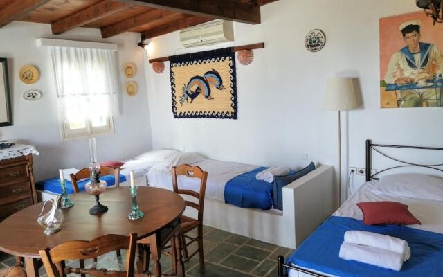 Traditional country house in Tinos