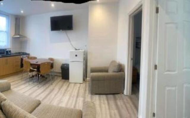 Entire Two Double Bedrooms Flat N4