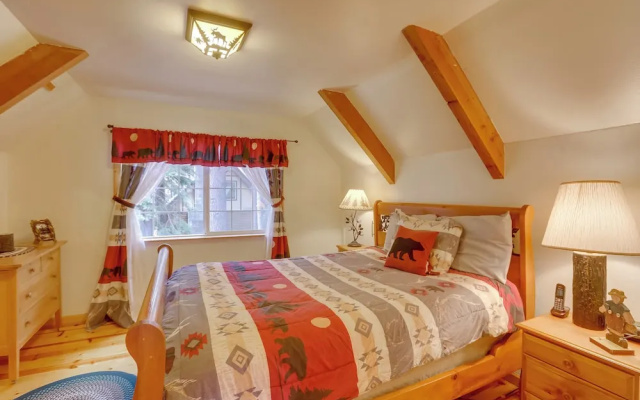 Authentic Log Cabin w/ Hot Tub in South Lake Tahoe