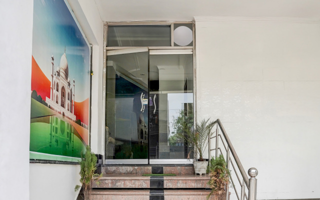 Hotel O Shilpgram Taj Mahal East Gate