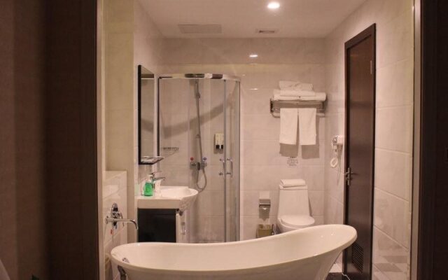 GreenTree Alliance ShangHai WanDa SongJiang University Town Metro Station Hotel