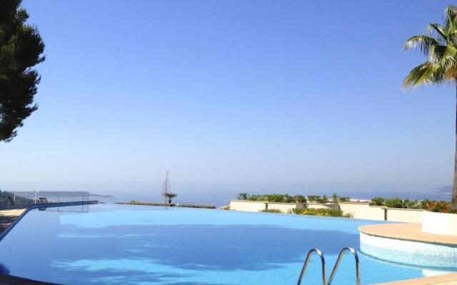 Cannes Golf Apartment