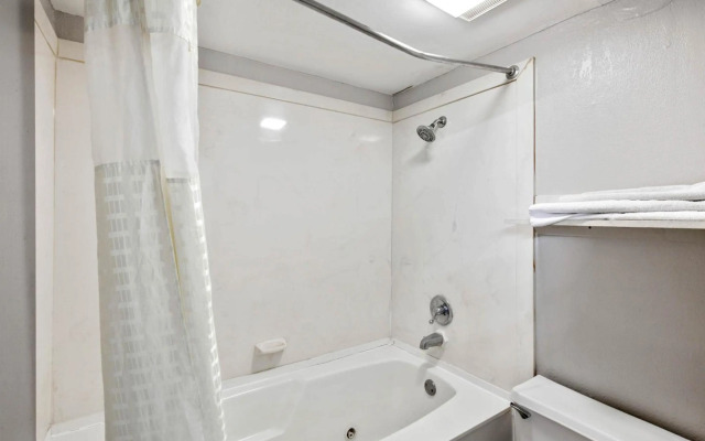 Hotel O Columbia Downtown near I-65