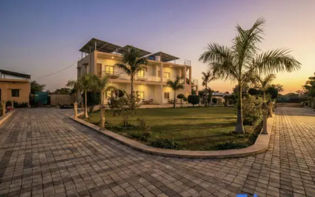 Radsum- Luxury Farmhouse & Resort