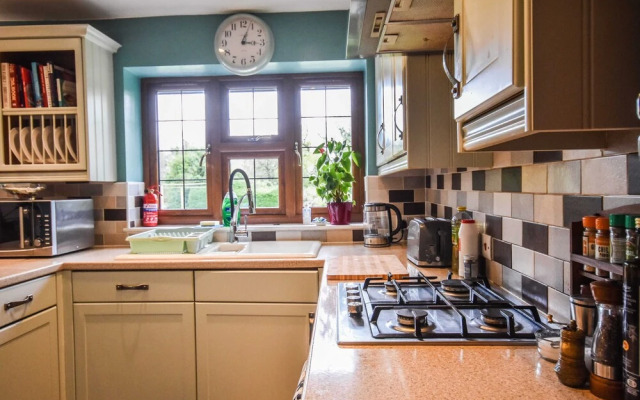 Rural Family Home, 5 Minutes From Clifton Village