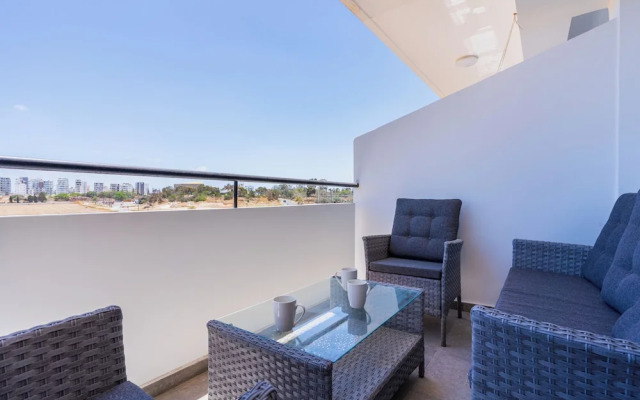 Olympus Stylish 2-BR Apt in Larnaca
