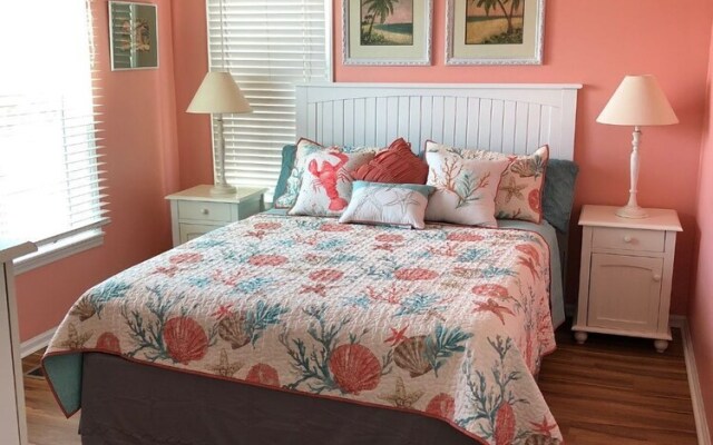 Tailslide Inn 4 Bedroom Home by RedAwning