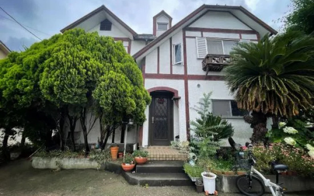 Japanese Room and Living Room in Tokyo Downtown House