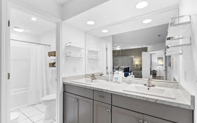 Lake Front Escape For 8!