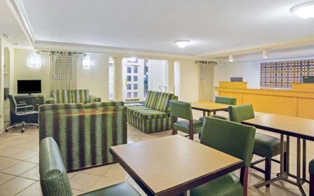 La Quinta Inn by Wyndham Victoria