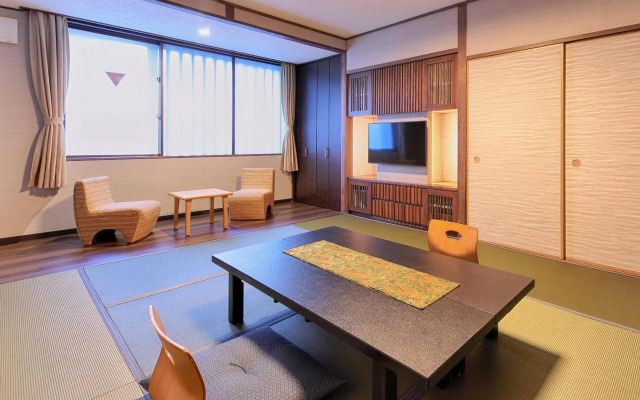 Gion Shinmonso