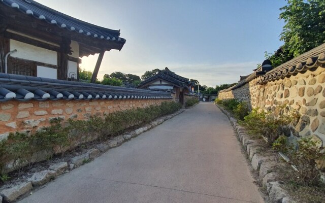 Bonghwang Mansion