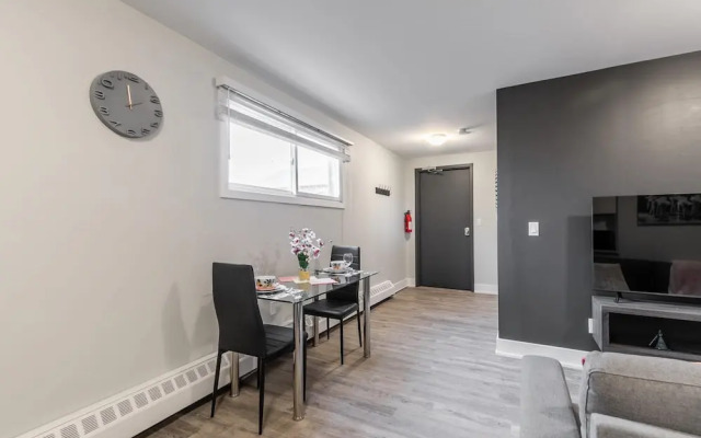 Upscale 2BR With King Bed-prime Location