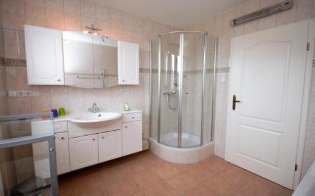 Reetdachhaus "Strandhaus Sterni"