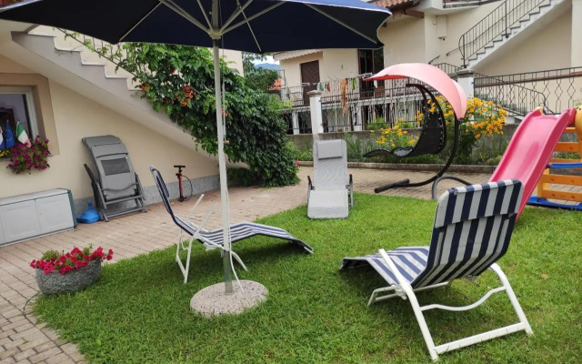 Il nido del merlo Parcheggio e giardino