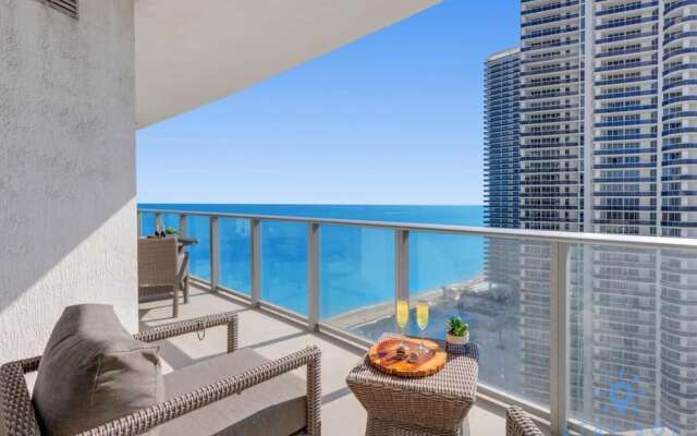 Oceanfront Luxury Condo 1BR Balcony, Hollywood