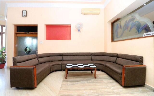 OYO 24747 Hotel White Spott