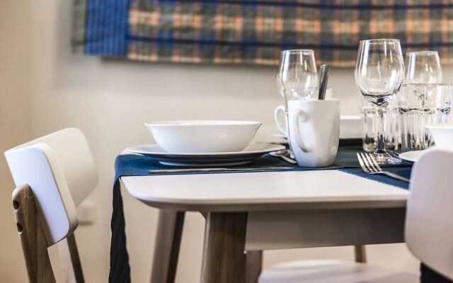 Sky Gardens Sunset River View Netflix Wine Parking