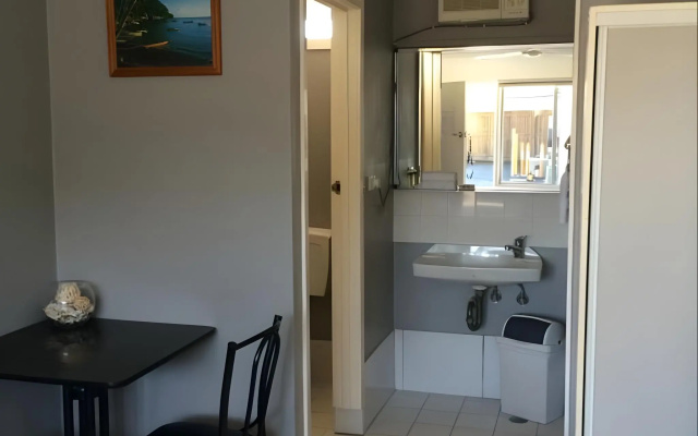 Sails on Main – Guest Rooms – Bowen