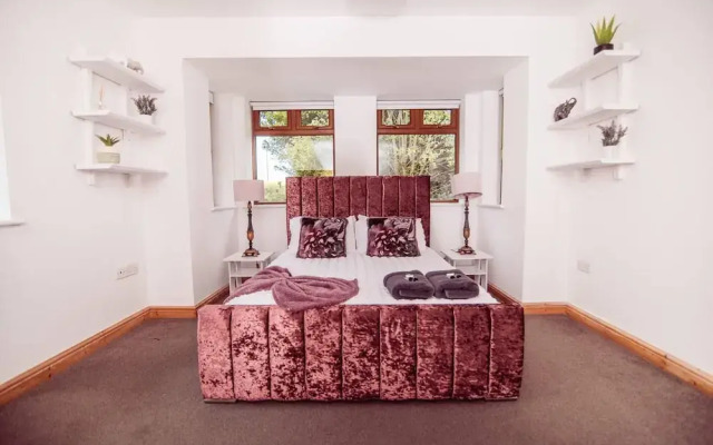 Threeways Retreat With Heated Swimming Pool