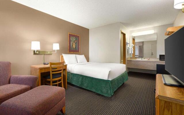 Travelodge by Wyndham Wellington KS