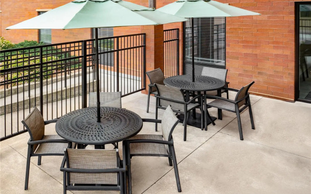 Hampton Inn & Suites La Crosse Downtown