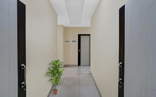 Collection O 70198 Metro View Ashok Vihar