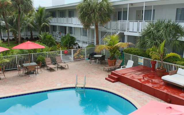 Collins Hotel