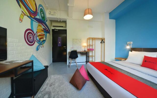 RedDoorz Hostel @ Beach Road