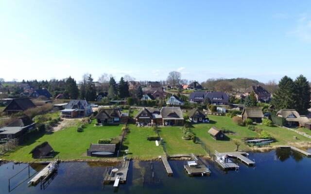 Schaal Lake Paradise