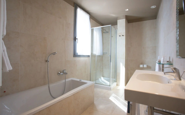 One Hotel & Restaurant