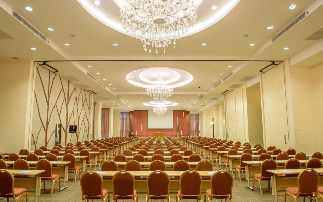 Golden Beach Cha-Am Hotel