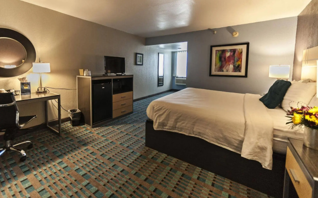 Fifth Season Inn & Suites