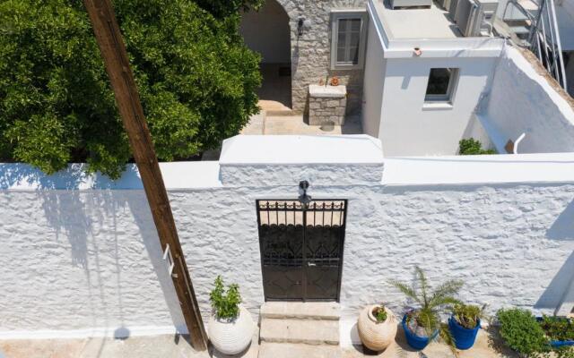 LIVIN HYDRA 1 -Luxury Apartments
