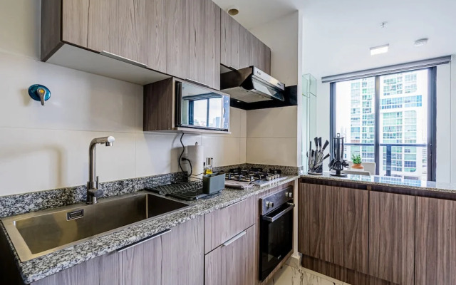 w Sophisticated 1BR w High-rise View in Calle 50