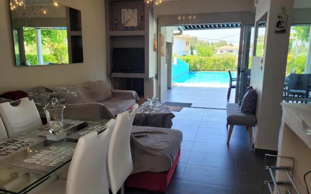 Deluxe 3BD Pool Villa in Chrousso beach Paliouri