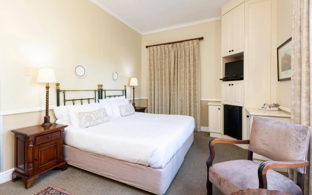 Queen’s Hotel by BON Hotels