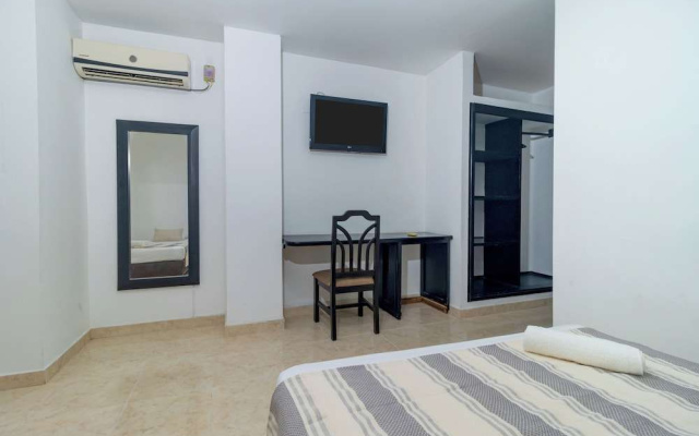 Hotel Axis Inn By GEH Suites