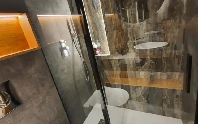 Adell Miramare Golden Loft