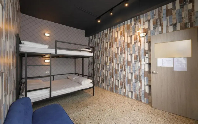 Topbunk Hostel