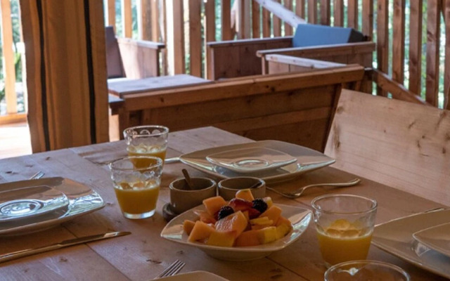 Pistache Incredible Lodge in the Forest With Private Jacuzzi