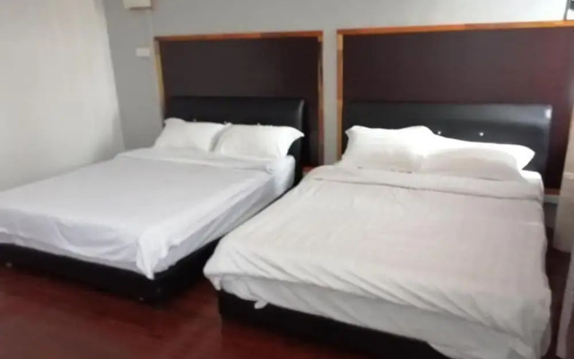 Family Room in Kuching, With Ac and Wifi