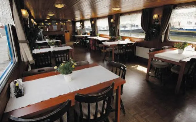 Botel Zebra