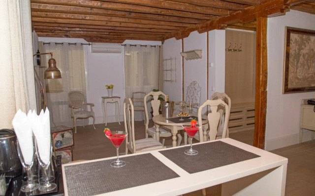 Oriente Palace Apartments