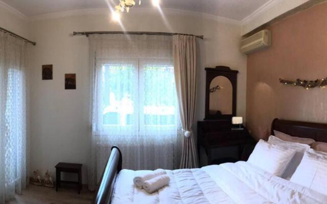 Corner House Volos