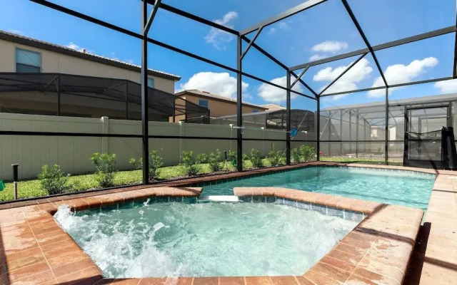 Special Offer Spacious Home With Pool!