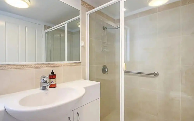 Classy 3 Bedroom Apartment by the Beach