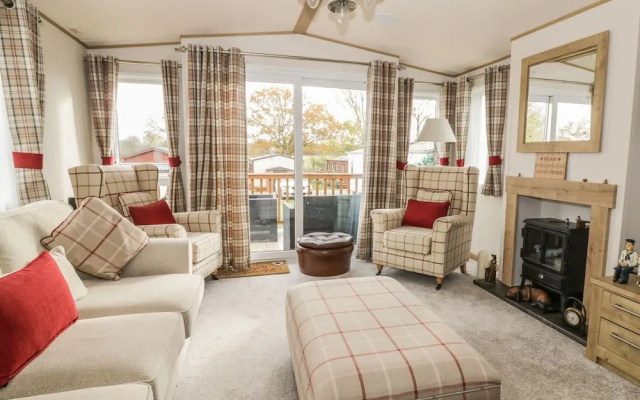 27 Lake View, Norwich