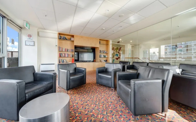 Center 1-bed With Sauna, Gym, BBQ & Parking – Lobby – Canberra