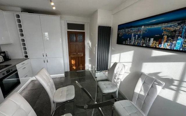 Gerrardscross-sleeps4-parking-petfriendly-wembley